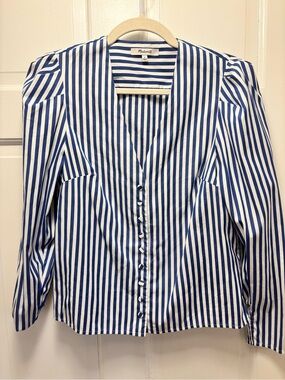 Madewell Stacked Button V Neck Shirt in Poplin